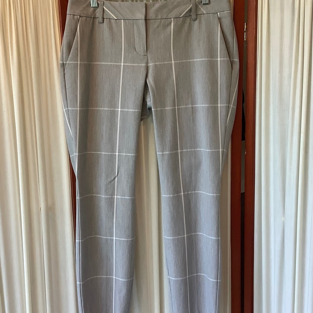 Express Columnist Woman’s Dress Pants Gray and White Plaid Size 6R